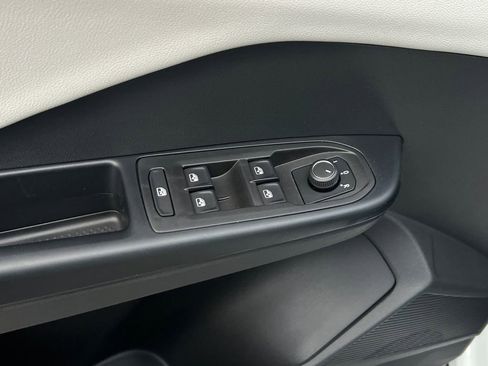 New 2026 Volkswagen Taos S image 16