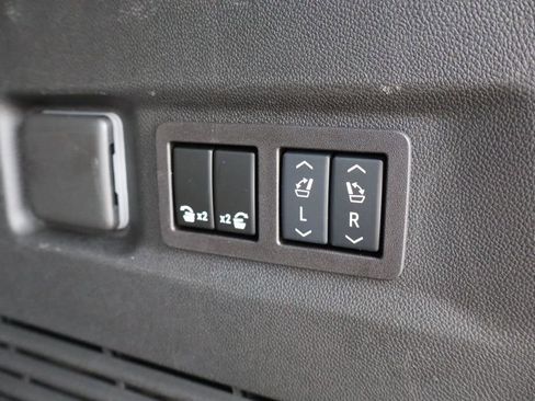 Used 2025 Chevrolet Suburban Z71 w/ Z71 Off-Road Package image 43