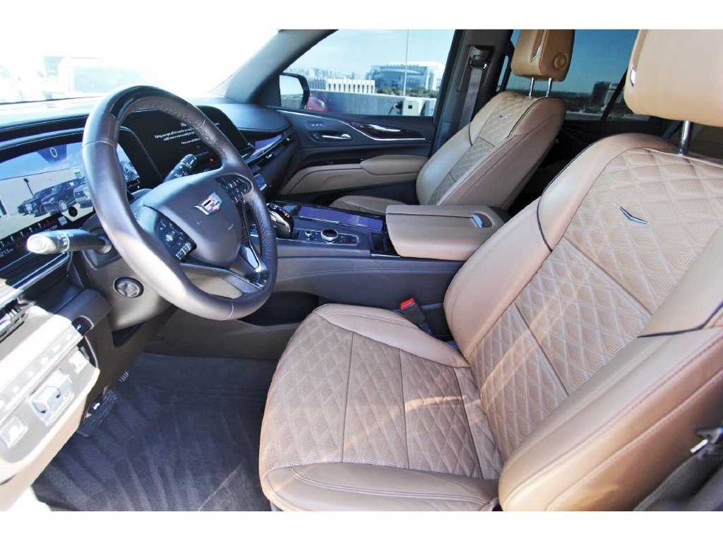 Used 2024 Cadillac Escalade Sport w/ Touring Package AWD/4WD image 6