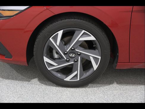 Certified 2025 Hyundai Elantra Sport FWD image 19