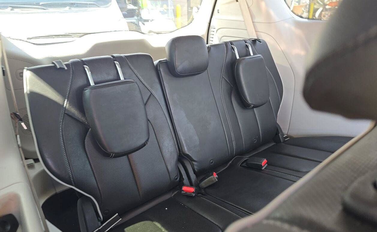 Used 2021 Chrysler Pacifica Limited w/ Uconnect Theater Family Group FWD image 14