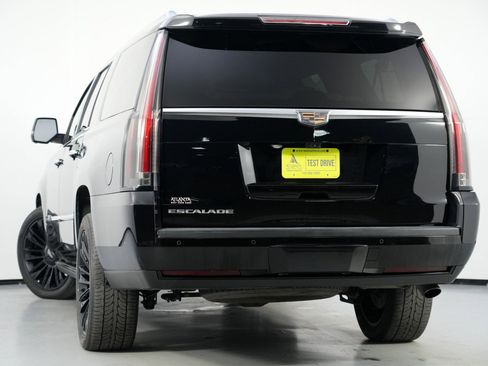 Used 2017 Cadillac Escalade ESV Platinum image 5