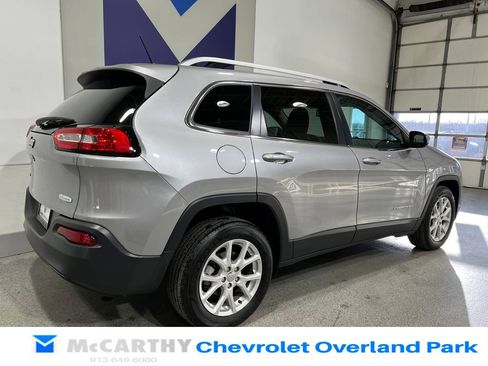Used 2017 Jeep Cherokee Latitude w/ Cold Weather Group image 5
