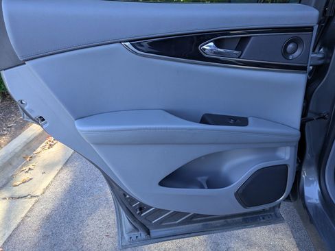 Used 2021 Lincoln Nautilus Reserve image 26