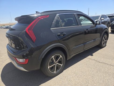 New 2025 Kia Niro EX image 3