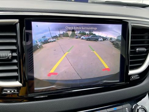 Used 2025 Chrysler Pacifica Select image 27