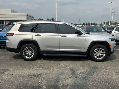 Used 2024 Jeep Grand Cherokee L Laredo w/ Luxury Tech Group I AWD/4WD image 2