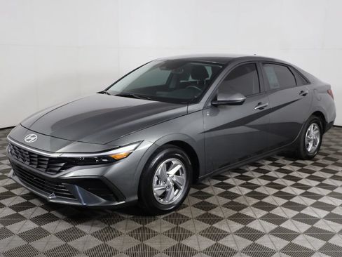 Used 2026 Hyundai Elantra SE w/ Cargo Package FWD image 7