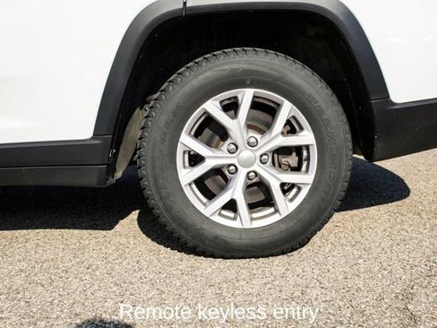 Used 2022 Jeep Grand Cherokee L Limited AWD/4WD image 3