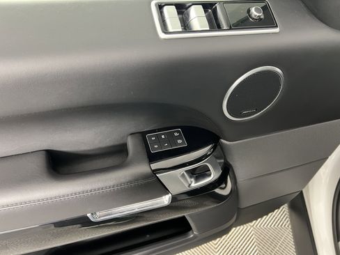 Used 2022 Land Rover Range Rover Sport HST image 18