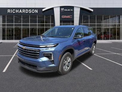 Used 2025 Chevrolet Traverse LT
