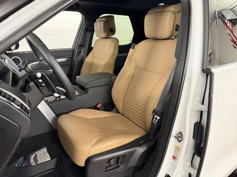 Used 2025 Land Rover Discovery Dynamic SE AWD/4WD image 13