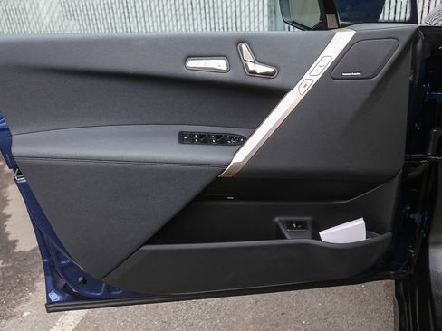 Used 2025 BMW iX xDrive50 w/ Premium Package image 16