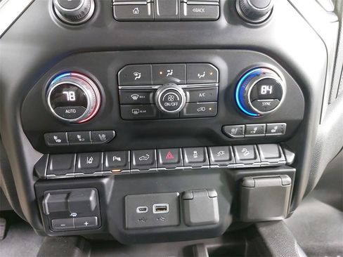 Used 2020 Chevrolet Silverado 2500 LTZ w/ LTZ Premium Package image 27