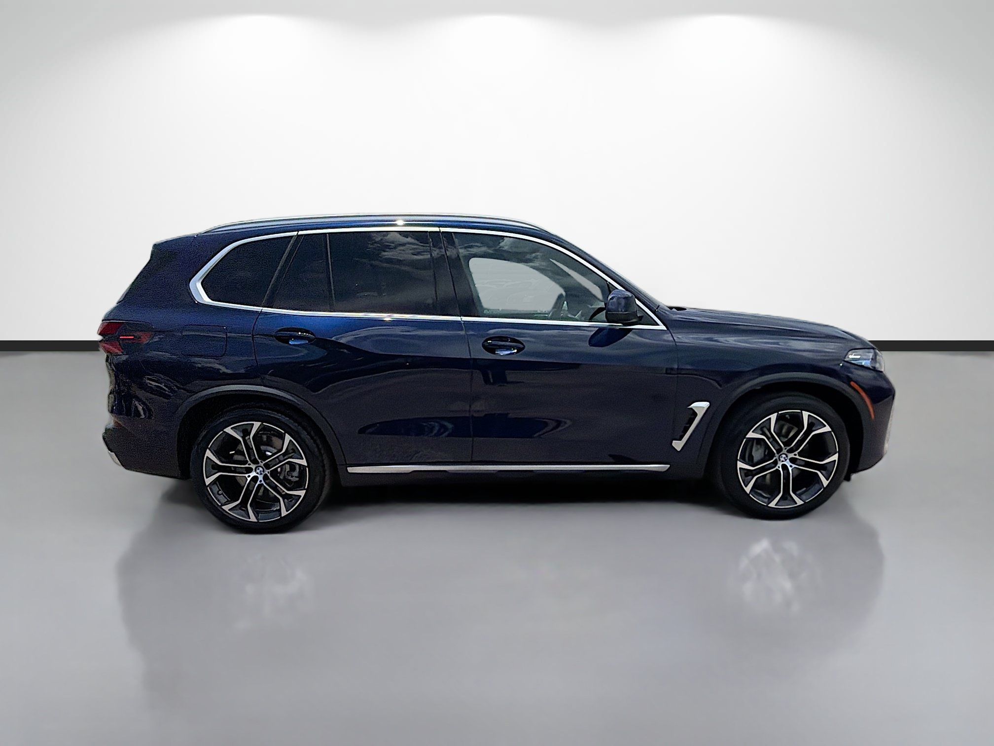 New 2026 BMW X5 xDrive50e w/ Executive Package AWD/4WD image 2