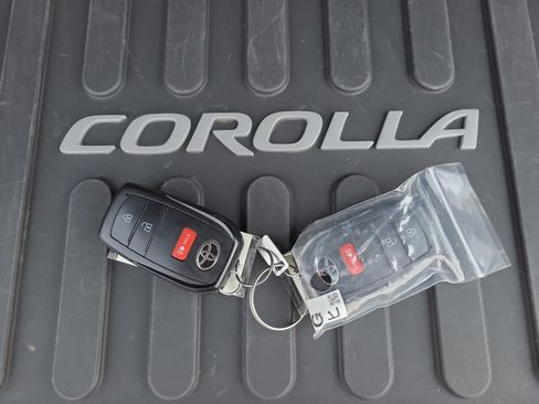 Used 2025 Toyota Corolla SE FWD image 31