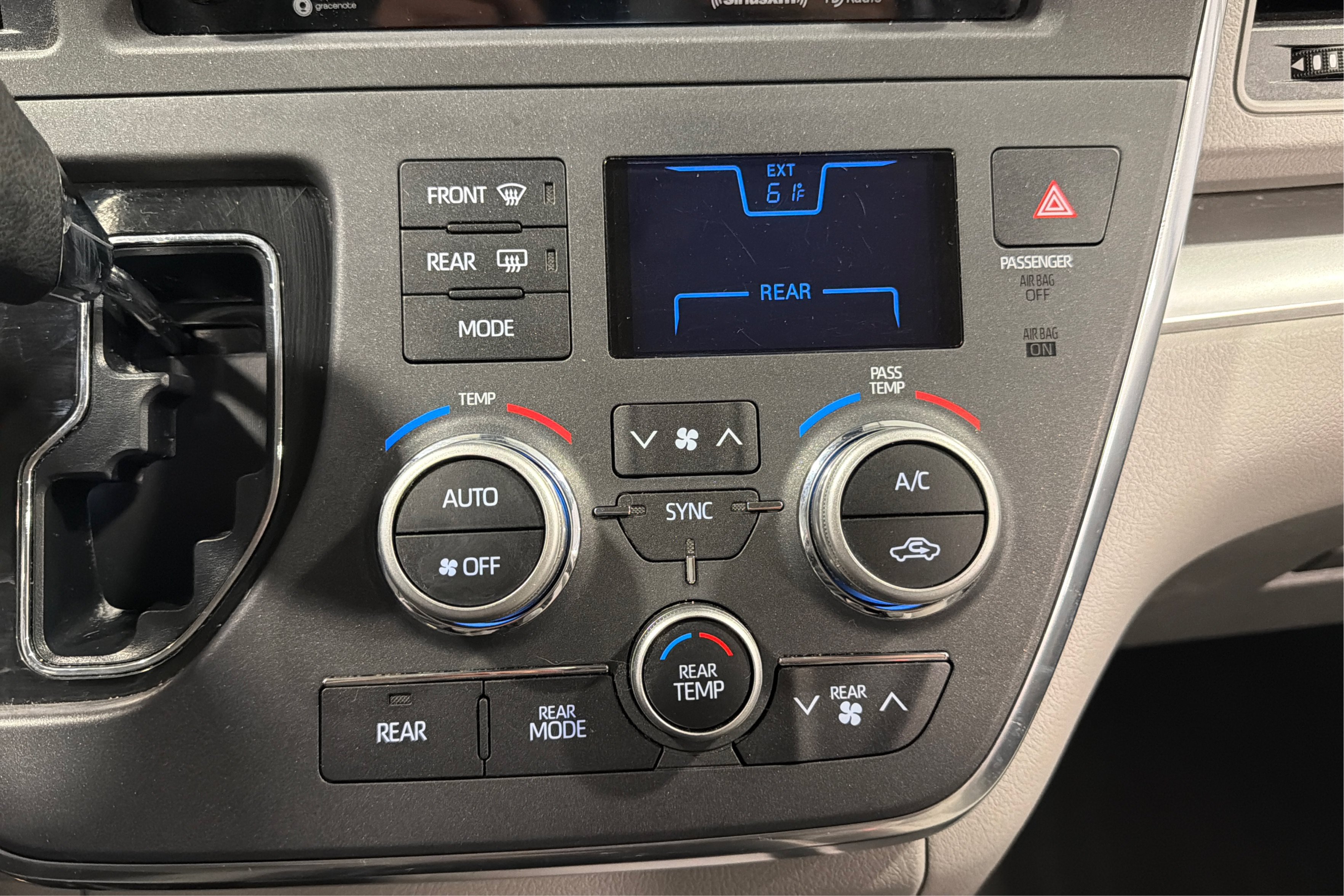 Used 2019 Toyota Sienna LE FWD image 29