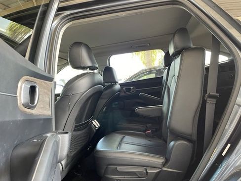 Used 2022 Kia Sorento EX w/ Panoramic Sunroof Package image 14