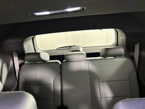 Used 2024 GMC Acadia AT4 w/ Luxury Package image 21