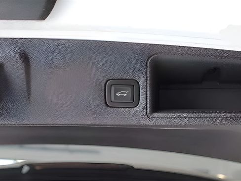 Used 2021 GMC Terrain SLT w/ LPO, Floor Liner Package FWD image 28