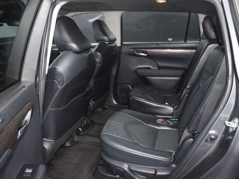 Used 2023 Toyota Highlander Limited AWD/4WD image 11