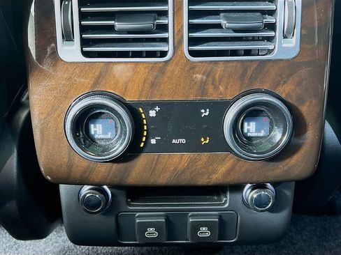 Used 2021 Land Rover Range Rover image 26