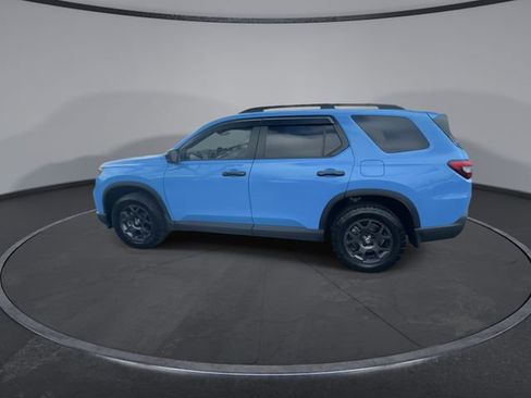 Used 2025 Honda Pilot TrailSport image 9
