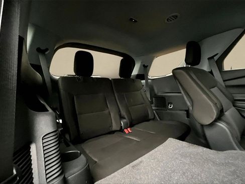 Used 2023 Ford Explorer XLT image 25