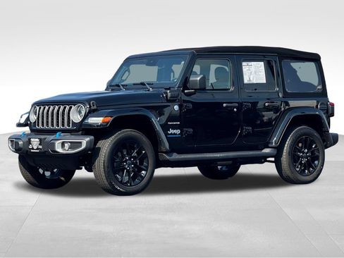 Used 2024 Jeep Wrangler Unlimited Sahara w/ Technology Group AWD/4WD image 3