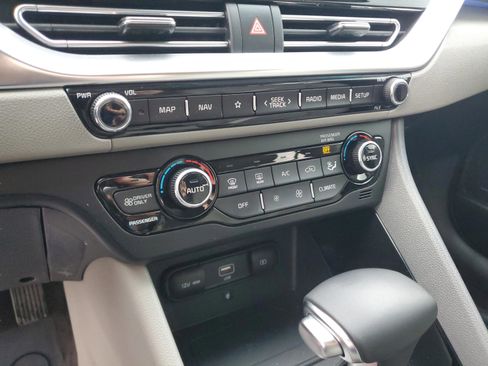 Used 2021 Kia Niro EX Premium image 21