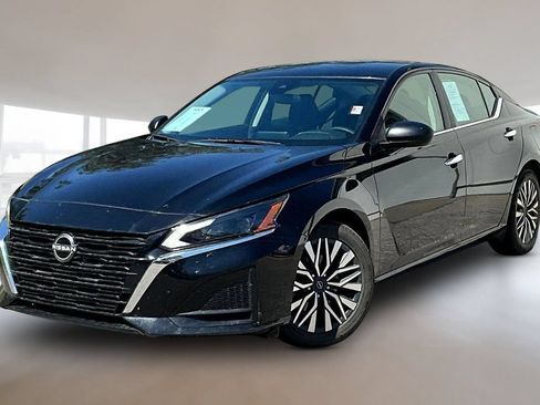 Used 2025 Nissan Altima 2.5 SV FWD image 1