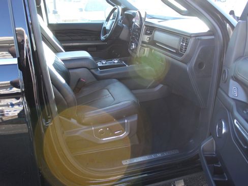 Used 2023 Ford Expedition Platinum image 14