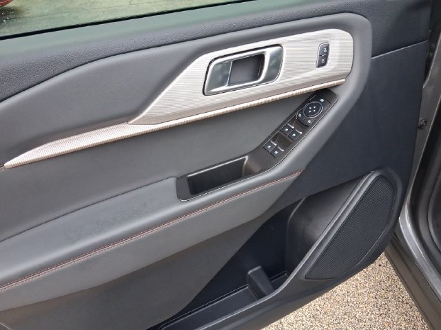 Used 2025 Ford Explorer Active w/ Active Comfort Package RWD image 13