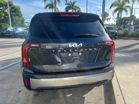Used 2025 Kia Telluride S FWD image 7