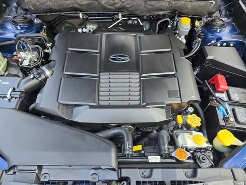 Used 2011 Subaru Outback 3.6R Limited w/ PWR Moonroof Pkg image 9