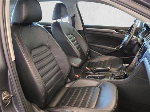 Used 2017 Volkswagen Passat 1.8T SEL Premium FWD image 22