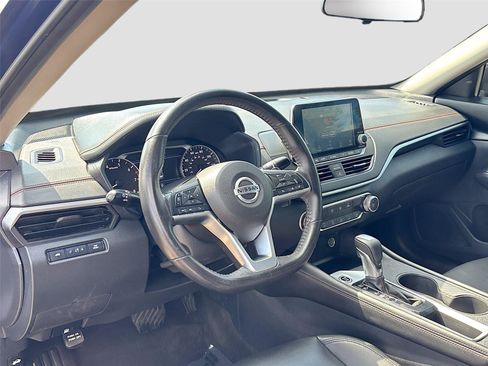 Used 2022 Nissan Altima 2.5 SR FWD image 9