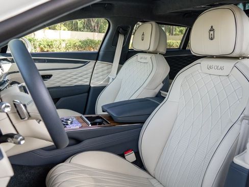 Used 2023 Bentley Flying Spur V8 AWD/4WD image 14