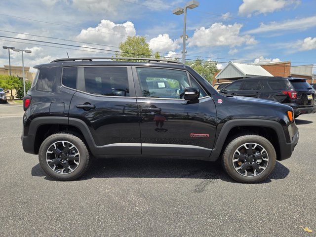 Used 2023 Jeep Renegade Trailhawk AWD/4WD image 19