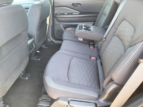 Used 2023 Nissan Pathfinder SV FWD image 17