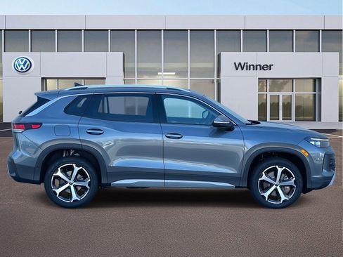 New 2025 Volkswagen Tiguan SE image 6