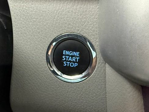 Used 2019 Toyota Highlander XLE FWD image 15