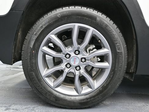 Used 2024 GMC Terrain SLT image 11