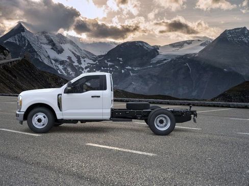 New 2026 Ford F350 XL w/ XL Chrome Package image 4