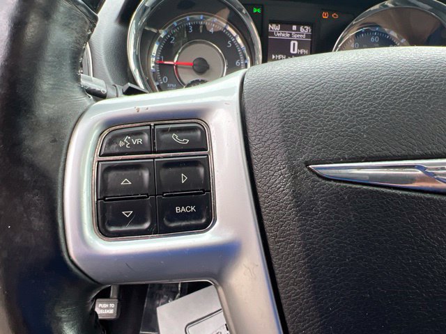 Used 2013 Chrysler Town & Country Limited w/ Luxury Group FWD image 21
