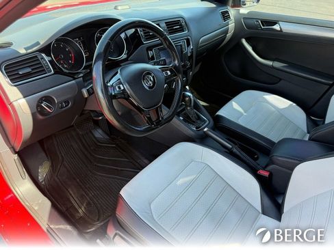 Used 2016 Volkswagen Jetta Sport image 12