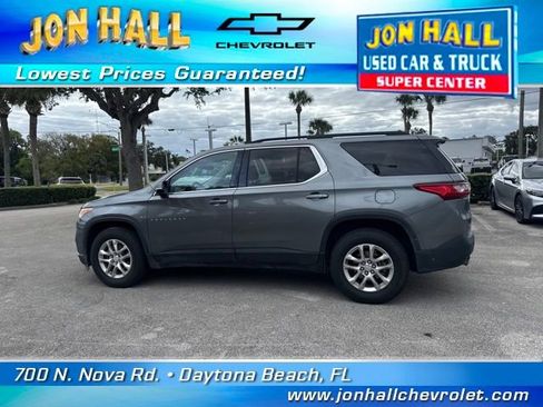Used 2020 Chevrolet Traverse LT w/ Driver Confidence II Package image 4