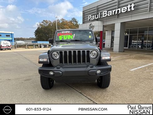 Used 2020 Jeep Wrangler Unlimited Sahara image 21