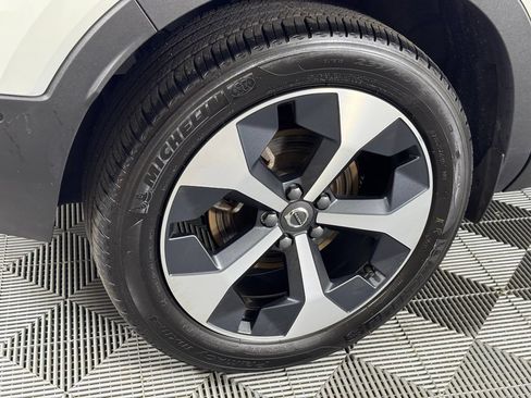 Certified 2025 Volvo XC40 B5 Plus AWD/4WD image 7