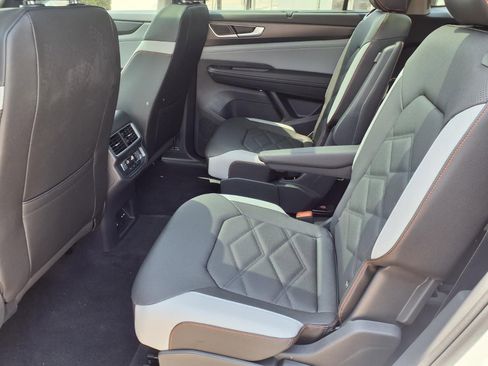 New 2026 Volkswagen Atlas Peak Edition AWD/4WD image 9